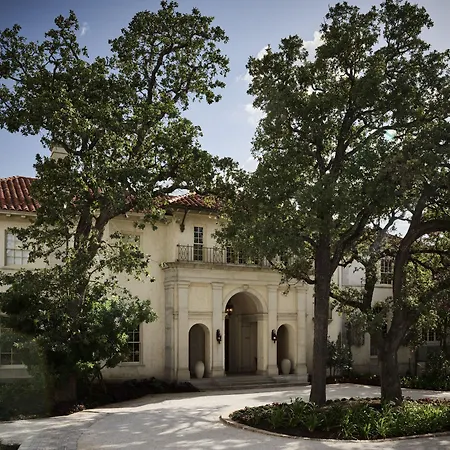 Commodore Perry Estate, Auberge Collection-3