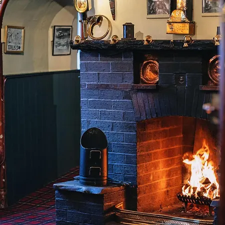 The Bull And Townhouse, Beaumaris- The Inn Collection Group-2
