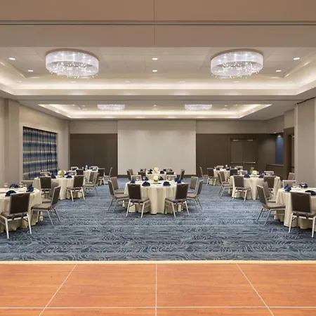 Embassy Suites By Hilton The Woodlands-2
