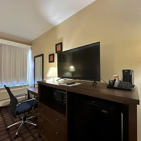 Quality Inn Perryville I-55-3