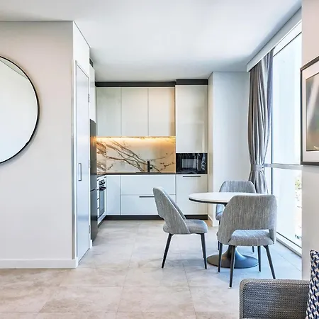 Meriton Suites Liverpool-2