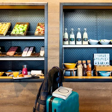 Moxy Edinburgh Airport-3