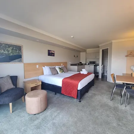 Hotel Lake Brunner-3