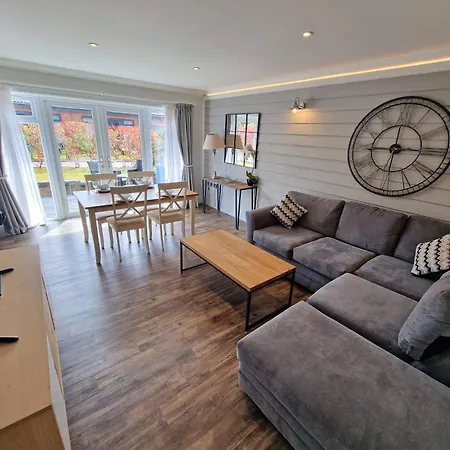 The Lakes Rookley Holiday Park By Away Resorts-2