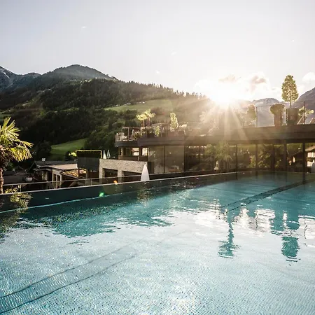 Stroblhof Active Family Spa Resort-3
