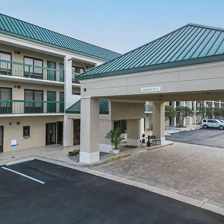 Econo Lodge Inn & Suites Foley-North Gulf Shores-3