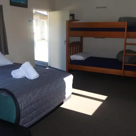 Pohara Beach Top 10 Holiday Park-3