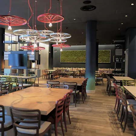 Intercityhotel Amsterdam Schiphol Airport-2