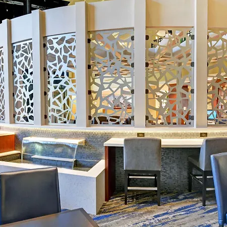 Embassy Suites Valencia-3
