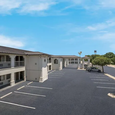 Quality Inn & Suites Junction-2