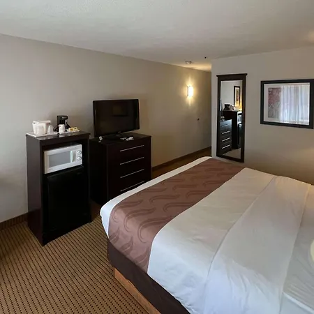 Quality Inn & Suites Farmington-3