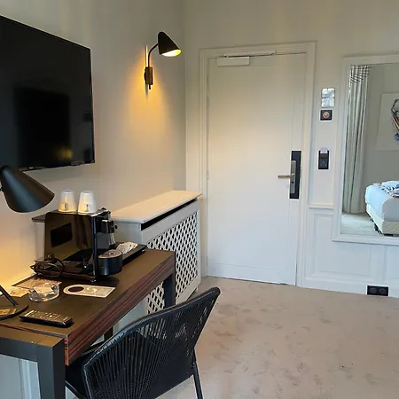 Dormy House-3