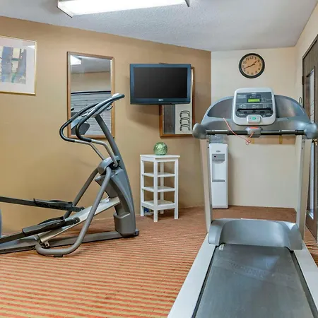 Quality Inn Saint Ignace I-75-2