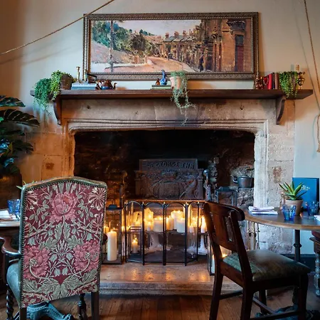 The George Inn & Plaine-3