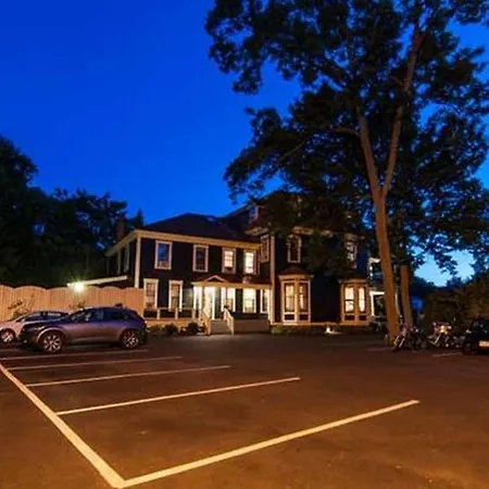 Carriage House Inn-2