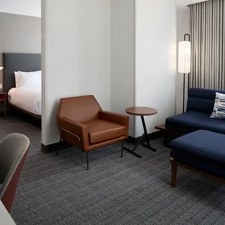 Courtyard By Marriott Montreal Laval-2