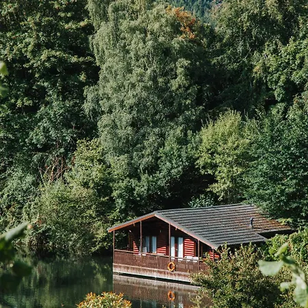 Herons Lake Retreat Hot Tub Lodges-3