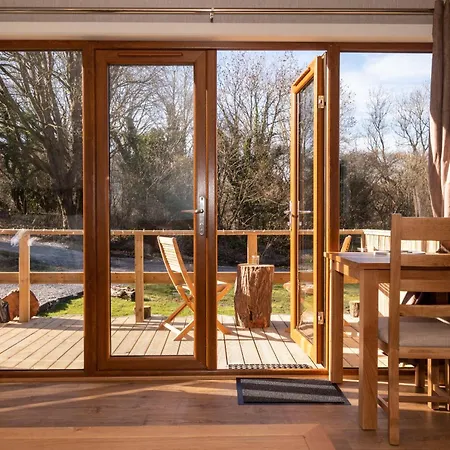 Herons Lake Retreat Hot Tub Lodges-3