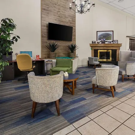Quality Inn & Suites Altoona-3