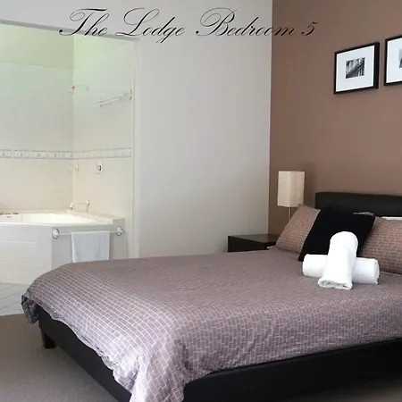 Harmony Forest Cottages & Lake Side Lodge-3