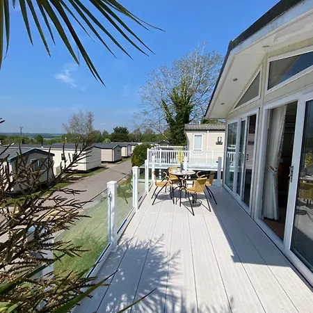 Palm Lodge Luxury Holiday Home-2