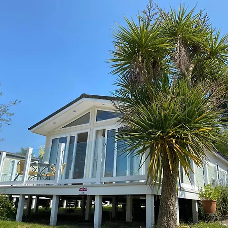 Palm Lodge Luxury Holiday Home-3