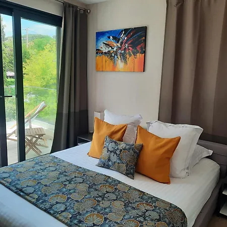 Hpc Suites - Cassis Centre - Parking Securise Et Piscine Chauffee-3