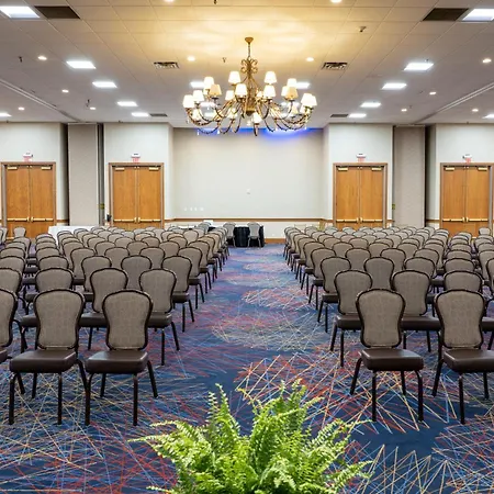 Mcm Elegante Hotel & Conference Center-3