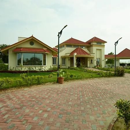 Neonz Resort & Club-3