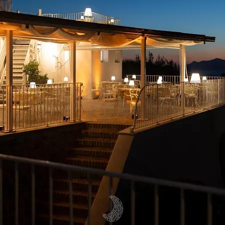 Hotel Chiaia Di Luna-3