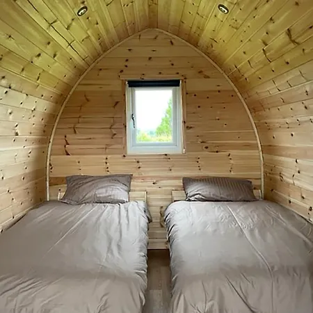 The Fox & Hounds Inn & Camping Pods-3