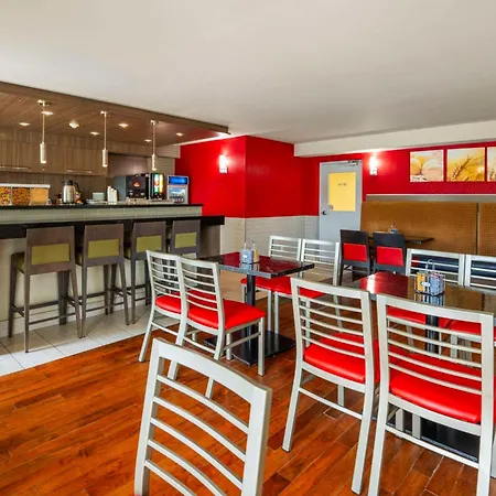 Comfort Inn Newmarket - Aurora-3