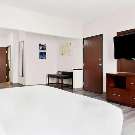 Holiday Inn Express & Suites Southfield - Detroit-3