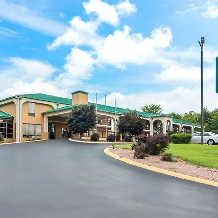 Quality Inn Russellville-2
