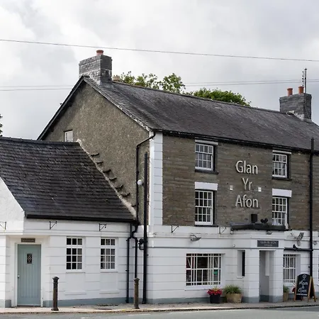 Glan Yr Afon-3