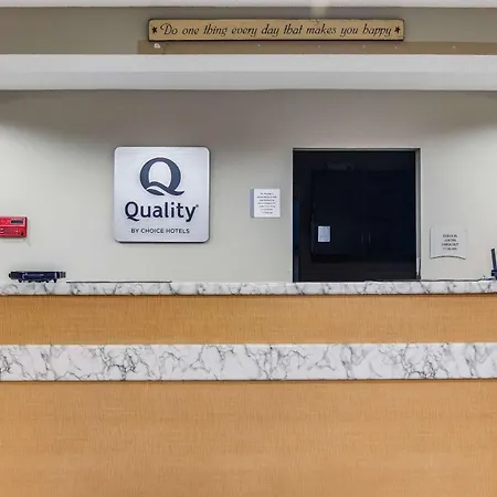 Quality Inn & Suites Grove City-Outlet Mall-2
