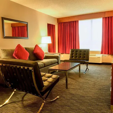 Radisson Hotel & Suites Fort Mcmurray-3