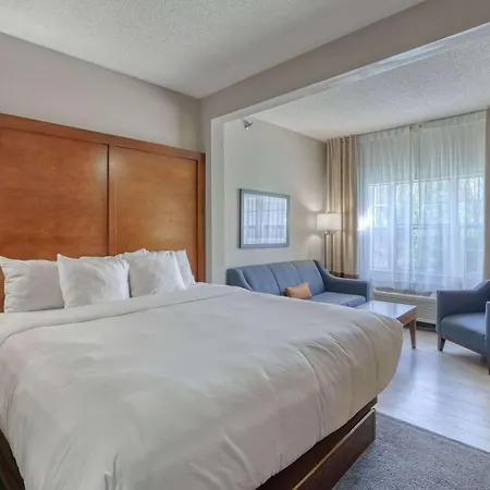Comfort Suites Appleton Airport-3