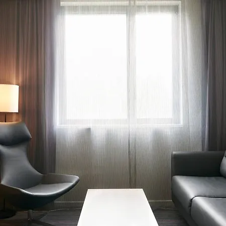 Moxy Edinburgh Airport-2