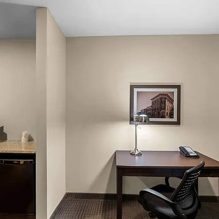 Best Western Plus Lacombe Inn And Suites-3