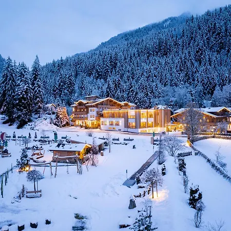 Habachklause Baby- und Kinderhotel | Bauernhof Resort-3