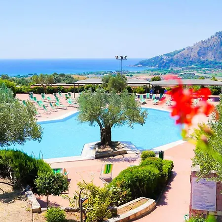 Villaggio Porto Rhoca-2