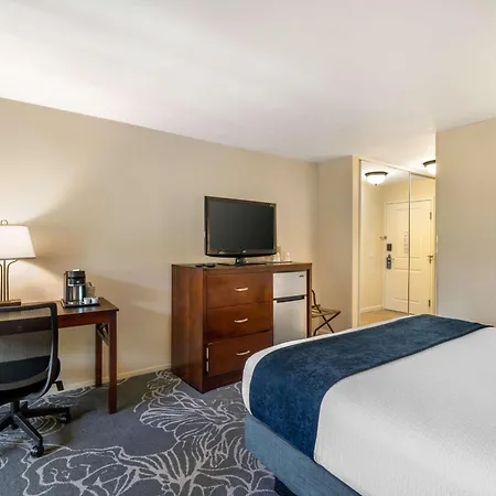 Best Western Plus Carpinteria Inn-2