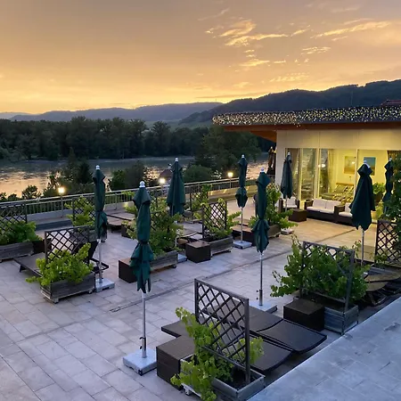Gartenhotel&Weingut Pfeffel Dürnstein-3