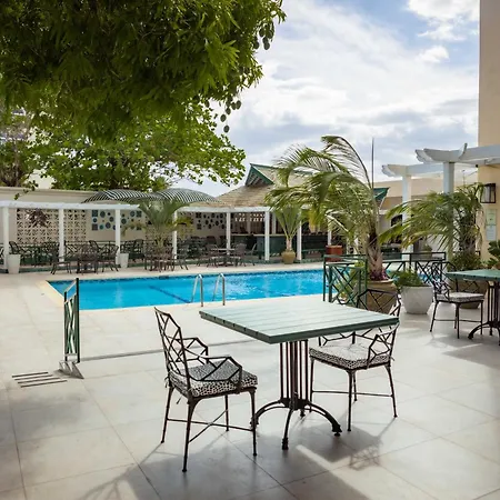 Courtleigh Hotel & Suites-2