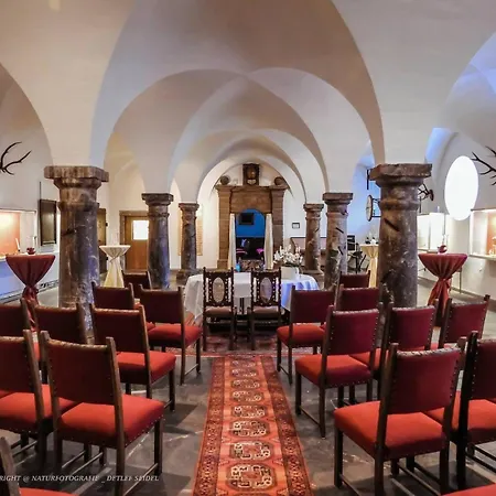 Hotel Und Restaurant Burg Schnellenberg-3