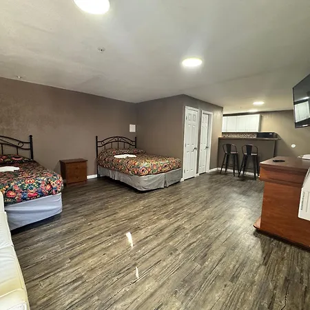 Live In Lodge Lithia Springs-3