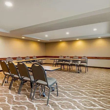 Comfort Inn & Suites Milford-3