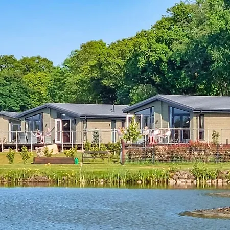 Lakeside Luxury Lodges-3