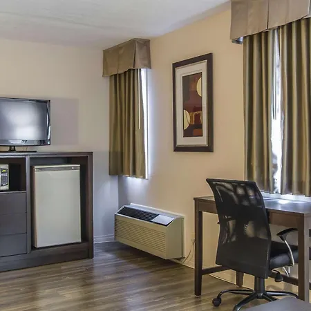 Econo Lodge Inn & Suites-3